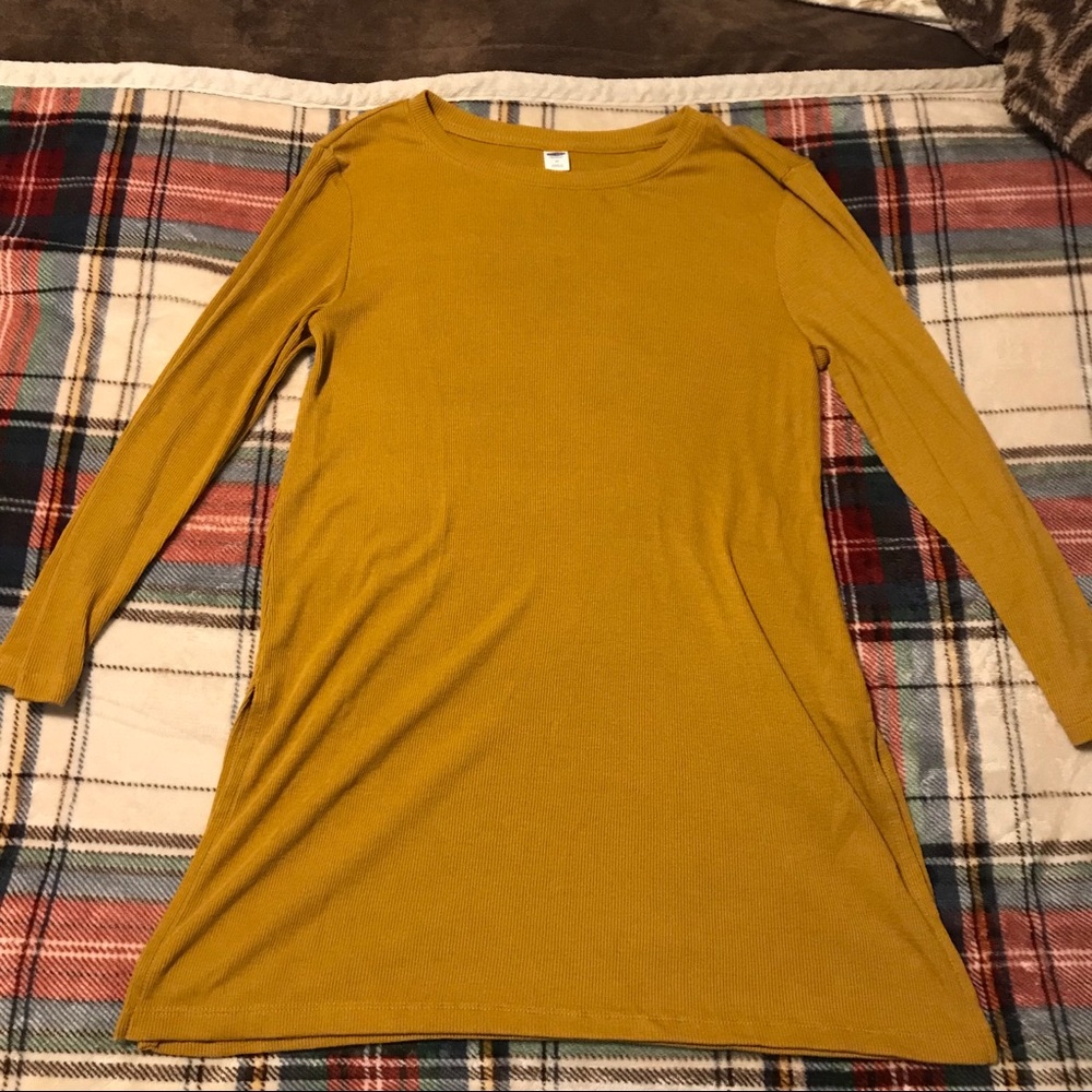✨ 3/$15 ✨ Gold/yellow long sleeve shirt